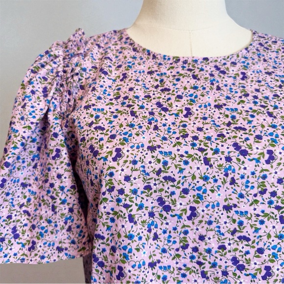 Tuckernuck Tops - Tuckernuck Pomander Place Ditzy Floral Ruffle Flutter Sleeve Top